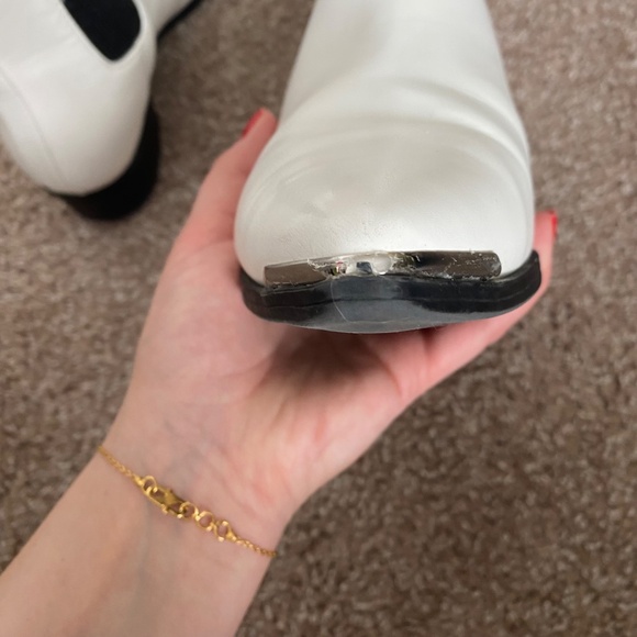 ❤️‍🔥🎸STYLISH ROCKER GIRLIES💋❤️‍🔥 White Ankle Boots w/ Pointed Toe - Picture 6 of 14